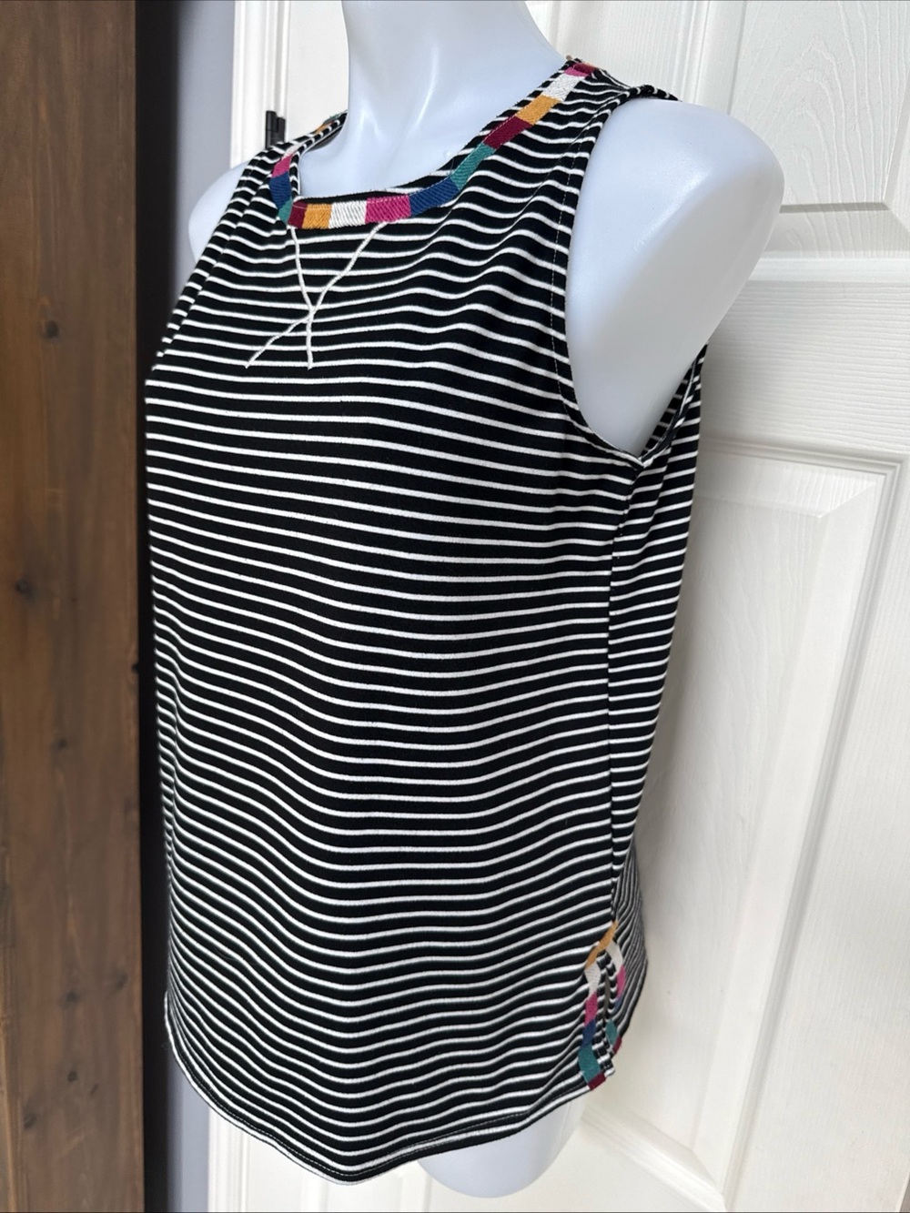 SAVANNA JANE Sleeveless Tank Top Women Boho Embroidered White Black Striped sz M